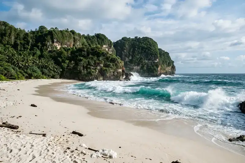 Daftar Pantai di Malang Selatan yang Wajib Diketahui Wisatawan